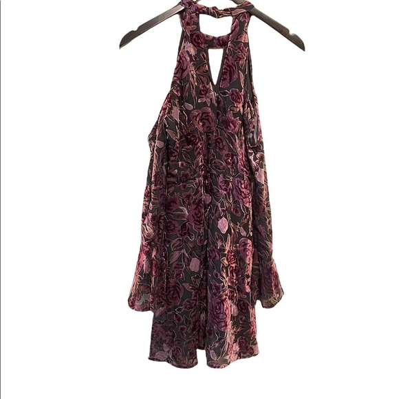 Lulu’s Safia Cold Shoulder Floral Print Burnout Velvet Bell Sleeve Mini Dress - Picture 4 of 7